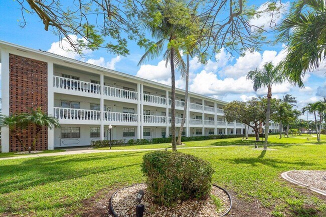 Foto del edificio - 2455 NE 51st St