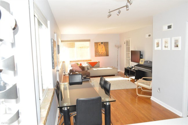 Foto del edificio - 787 Ivanhoe St