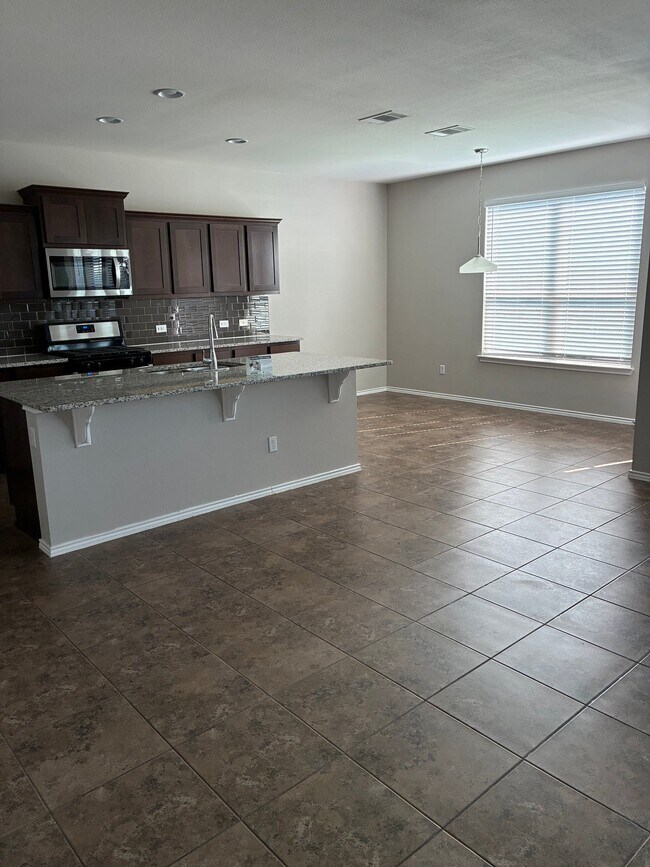 Building Photo - 3651 Sandy Brook Dr