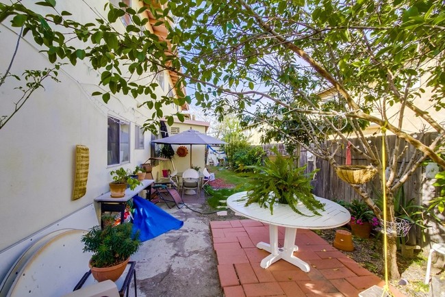 Foto del edificio - 8650-8656 Hurlbut St