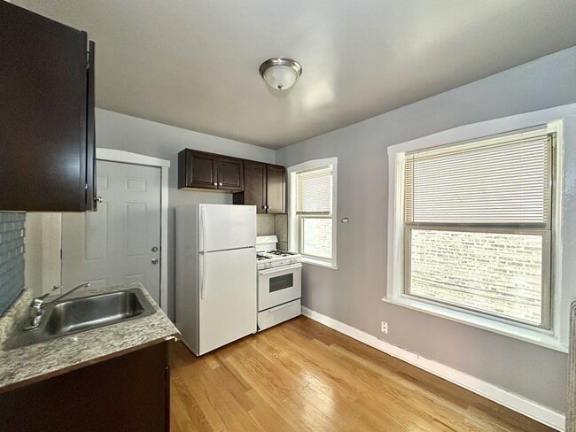 Building Photo - 4031 W Melrose St