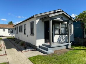 Building Photo - 4216 Woodlawn Ave