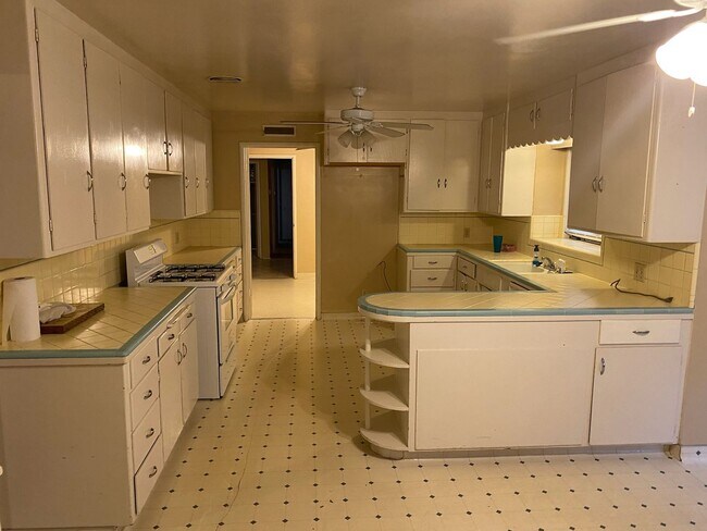 Foto del edificio - 1260 W Poplar Ave