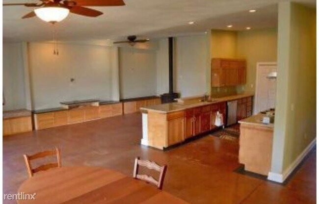 Building Photo - 3 br, 2 bath House - 37025 Dunlap Rd