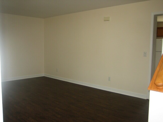 Building Photo - 70 Round Top Cir