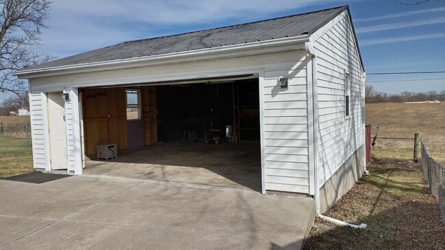 Building Photo - 1429 Casa Blanca Ln