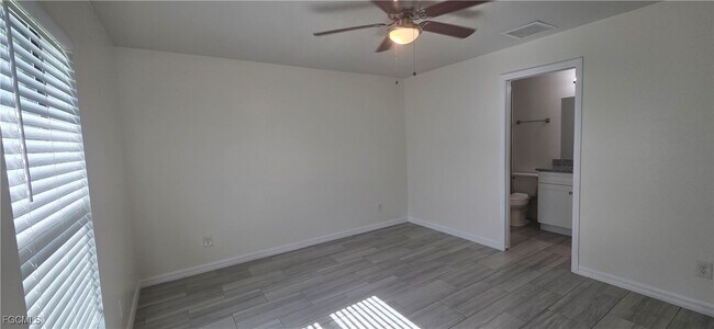 Building Photo - 414 NE 25th Ave