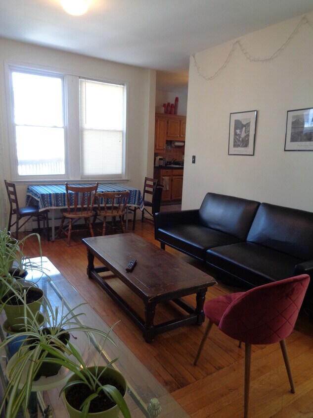 Primary Photo - 1371 Commonwealth Ave
