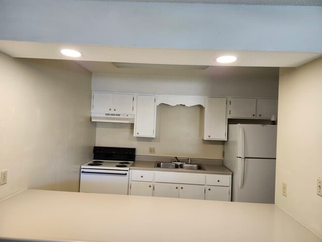 Kitchen ares - 27 6th St