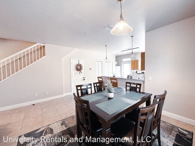 Building Photo - 2 br, 2.5 bath House - 621 SW 10th Street ...