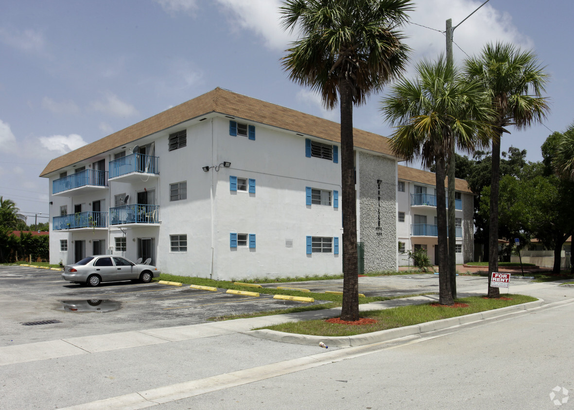 Primary Photo - Seville Gardens Apartments