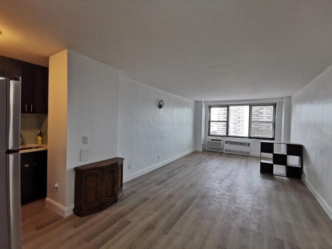 Foto del edificio - 10 Huron Ave