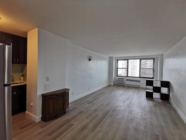 Building Photo - 10 Huron Ave
