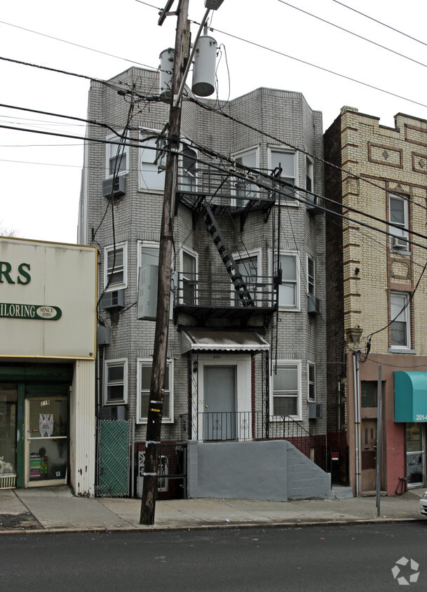 Foto del edificio - 221 Sip Ave