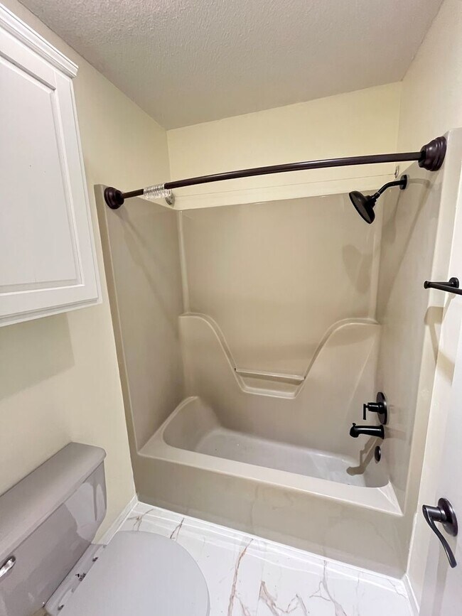 Building Photo - completely remodeled 3 bedroom house in No...