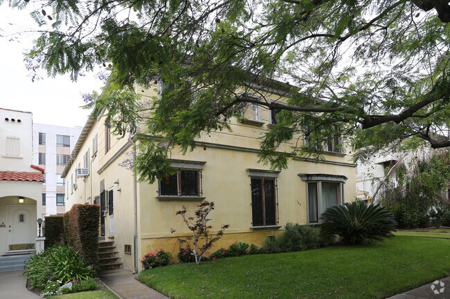 Building Photo - 157 N La Peer Dr