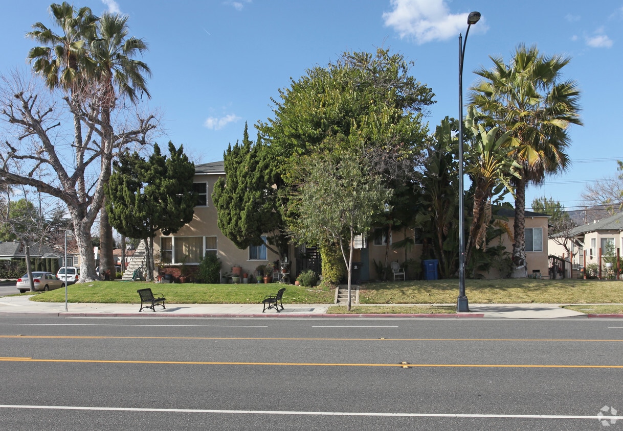 Building Photo - 1002 N Griffith Park Dr