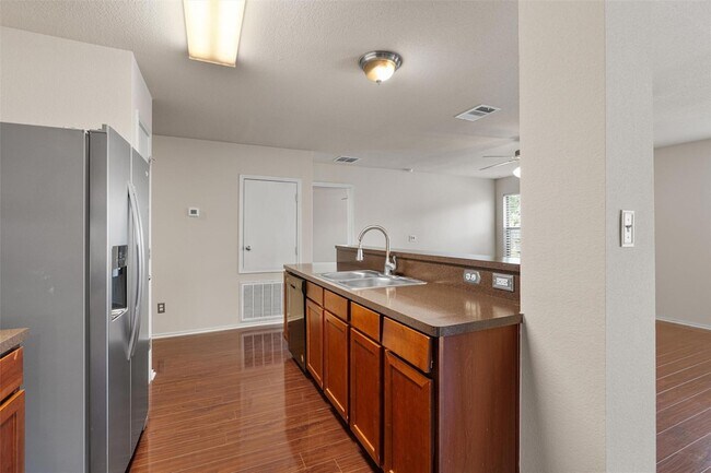 Foto del edificio - 15012 Parrish Ln