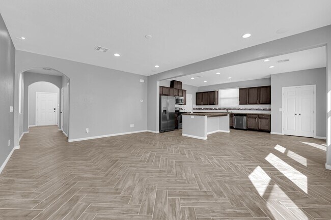 Building Photo - Immaculate 3 Bedroom, 2.5 Bathroom Home wi...