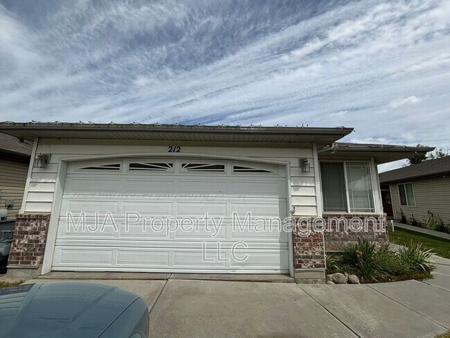 Photo - 212 Caleb Dr House