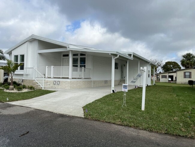 Building Photo - 586 Country Meadows Blvd