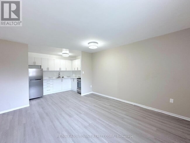 Building Photo - 32 Carluke Crescent