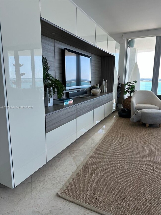 Foto del edificio - 1331 Brickell Bay Dr