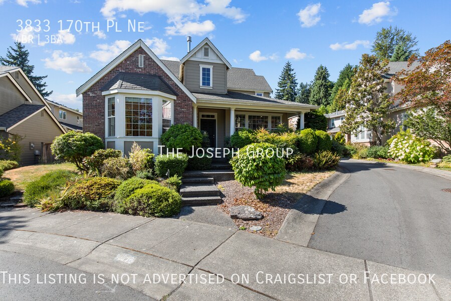 Primary Photo - Sun-filled 4 bed/2.5 bath in Bellevue!