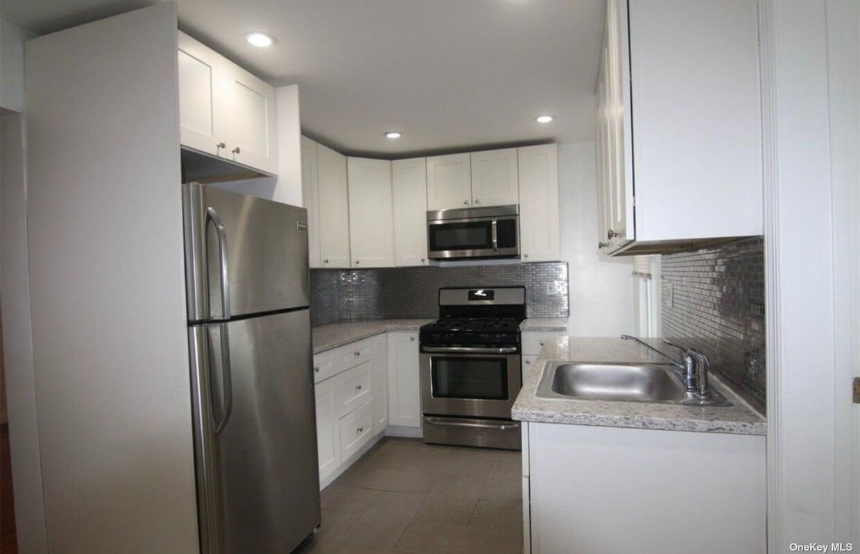 Primary Photo - 143-3 Holly Ave