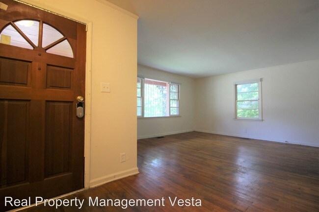 Building Photo - 3 br, 1.5 bath House - 942 Elm Street