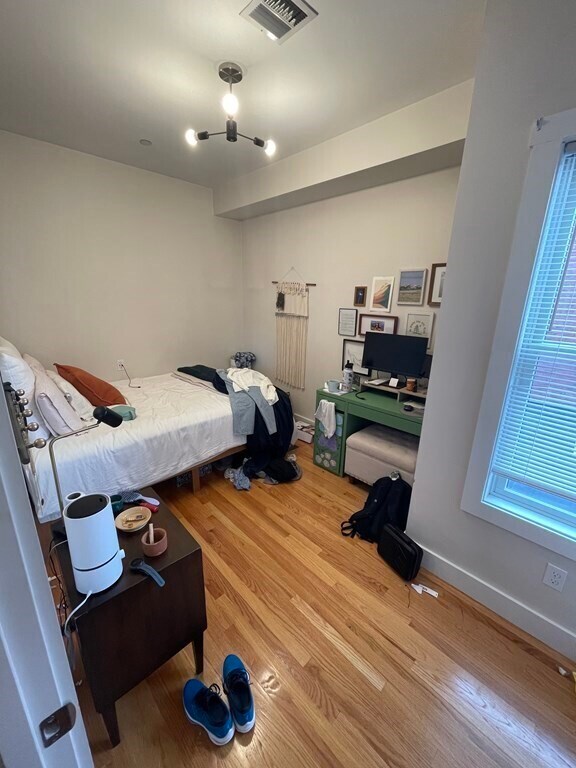 Foto del edificio - 471 W Broadway