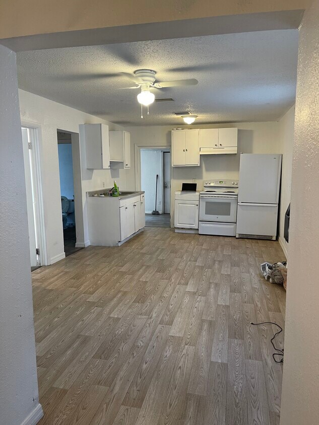 Foto principal - 8722 N Brooks St