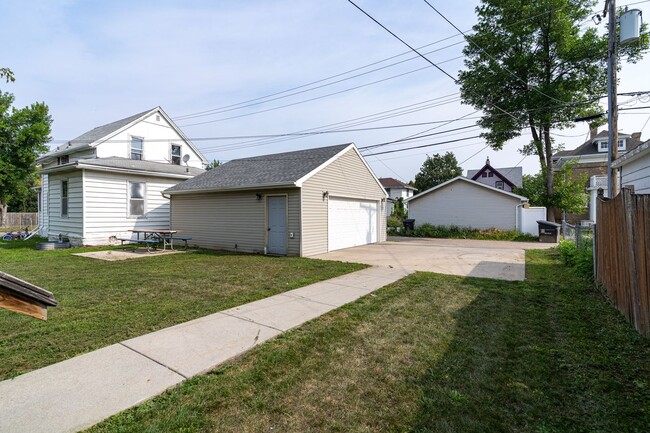 Building Photo - Single Family Home