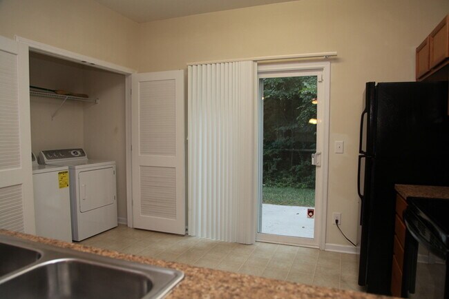 Building Photo - Bent Creek Town Home