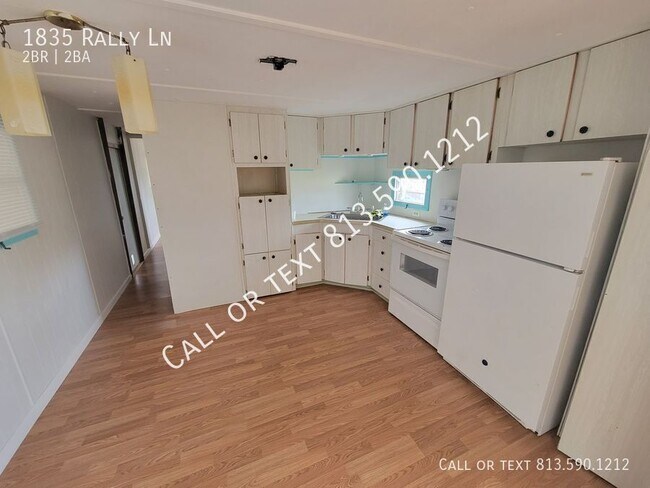 Foto del edificio - Updated Holiday Mobile Home