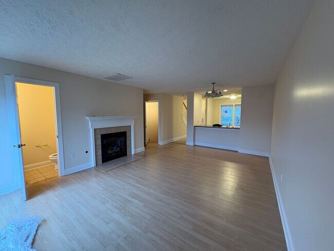 Foto del edificio - 825 Oak Tree Blvd NW