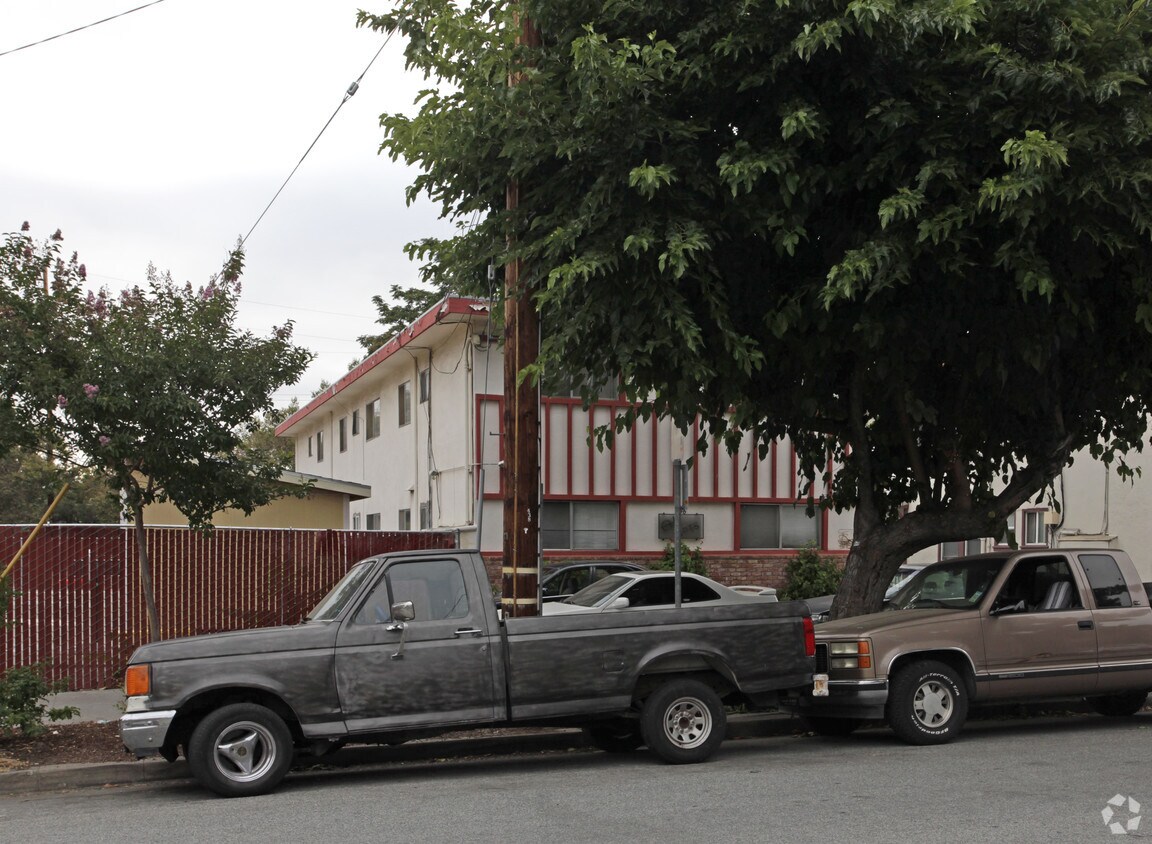 Building Photo - 438 S 9th St