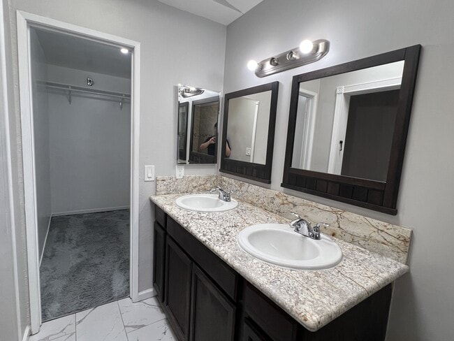 Foto del edificio - 3901 Starwood Ln