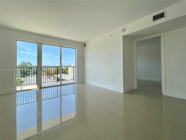 Building Photo - 2120 W Flagler St