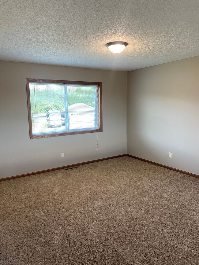 Foto del edificio - 2 bedroom + Lofts, 1.5 bath Townhome