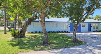 Building Photo - 906 Greenbriar Dr