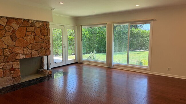 Foto del edificio - 1385 Greenmont Dr