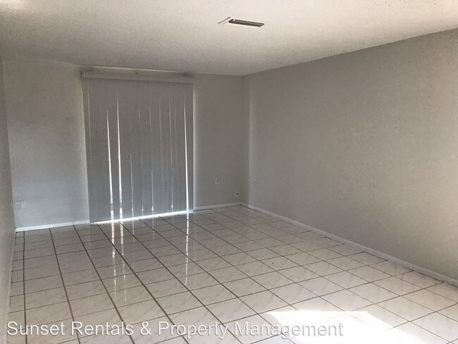 Building Photo - 2 br, 1 bath Apartment - 5351 Seahorse Dr