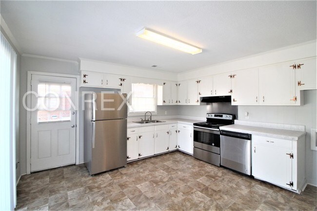 Building Photo - 1305 Faraway Dr