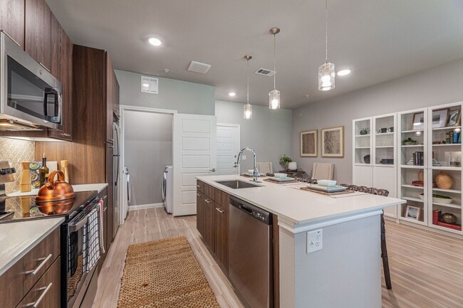 Building Photo - Beacon on Westmoreland