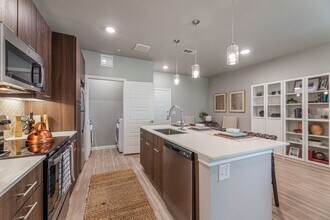 Building Photo - Beacon on Westmoreland