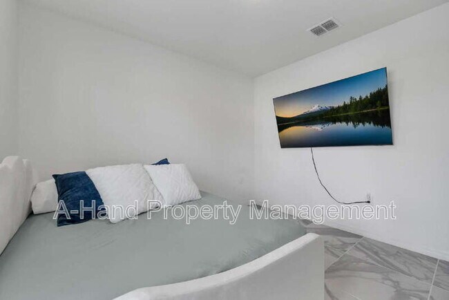 Building Photo - 3800 Whitetail Ct