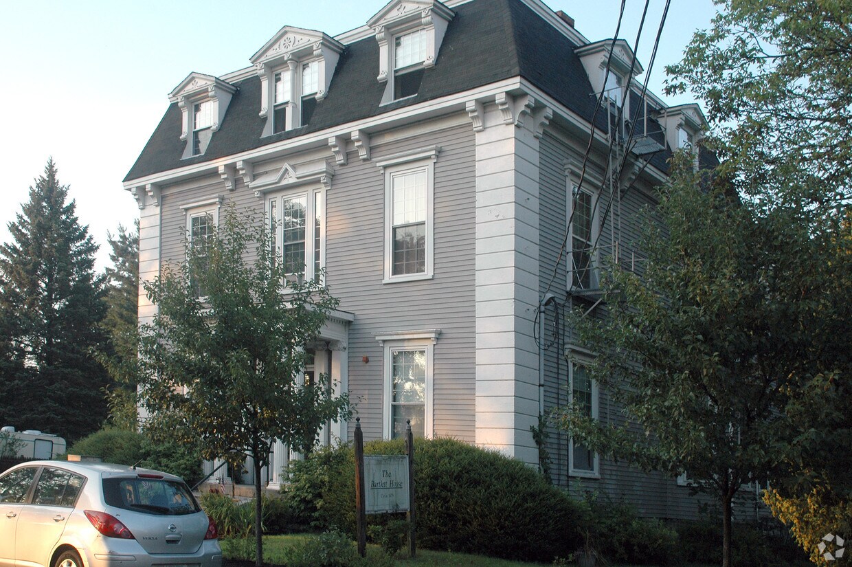Building Photo - 12 Walnut St