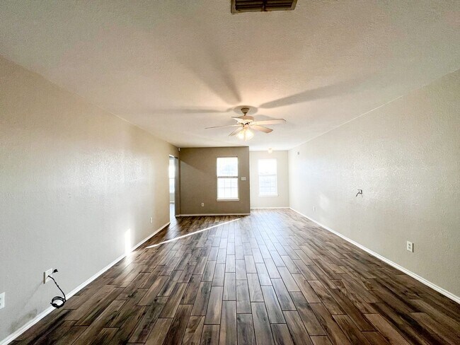 Building Photo - Available NOW Beautiful 1 story, 3 bedroom, 2 bath home. This is exactly what you have been looki...