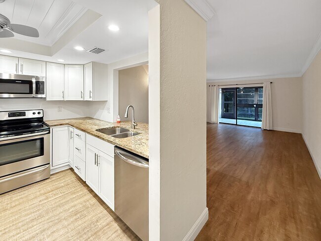 Foto del edificio - 6110 Whiskey Creek Dr